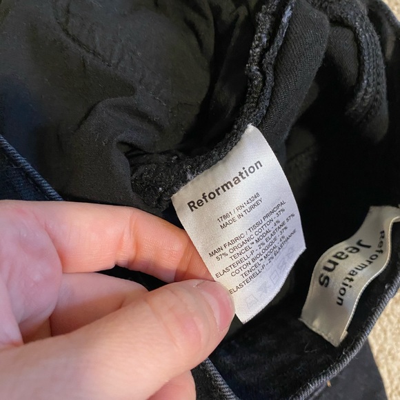 Reformation Serena faded and destroyed black skinny jeans 24 - Picture 4 of 6